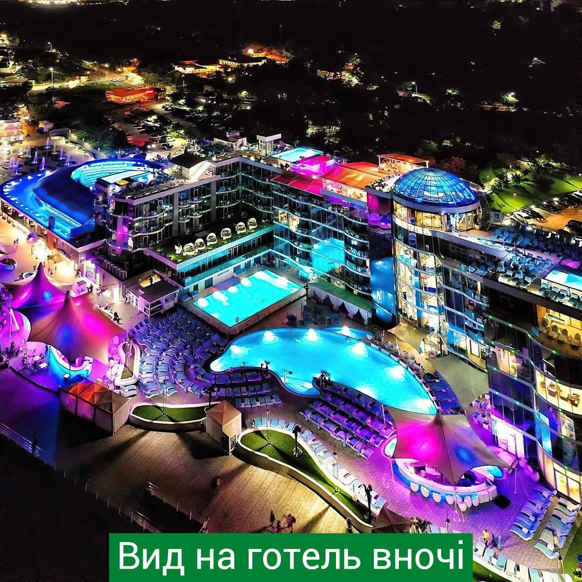 Nemo Hotel Resort & Spa Oděsa Exteriér fotografie The central courtyard of the complex